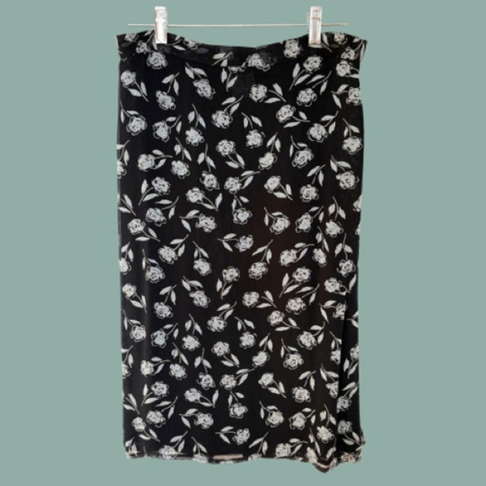 Chic Black and White Floral Midi Skirt